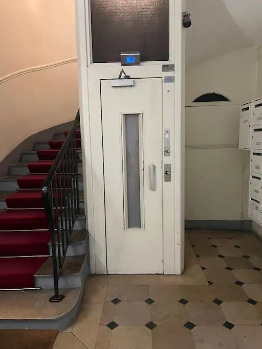Cosy Opera With Lift Ascenseur Parijs